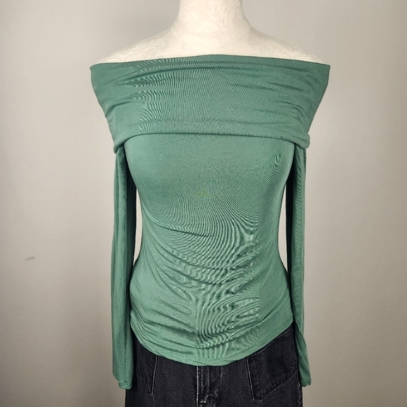 Aritzia Babaton Green Streamline Long Sleeve Top Size M Stretchy Soft Romantic - Picture 3 of 13